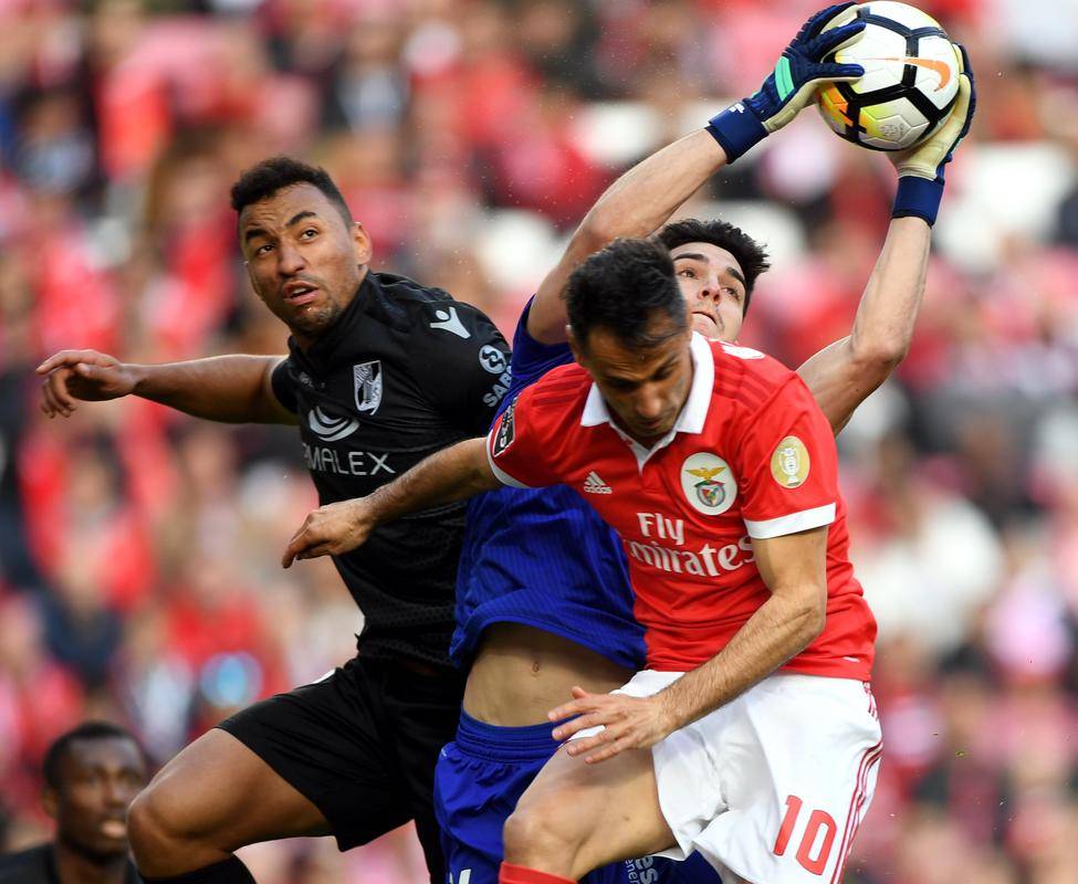 星空体育平台集结日葡超焦点战；洛杉矶快船再遭质疑；赛场秩序良好；赛程密集仍需轮换的简单介绍