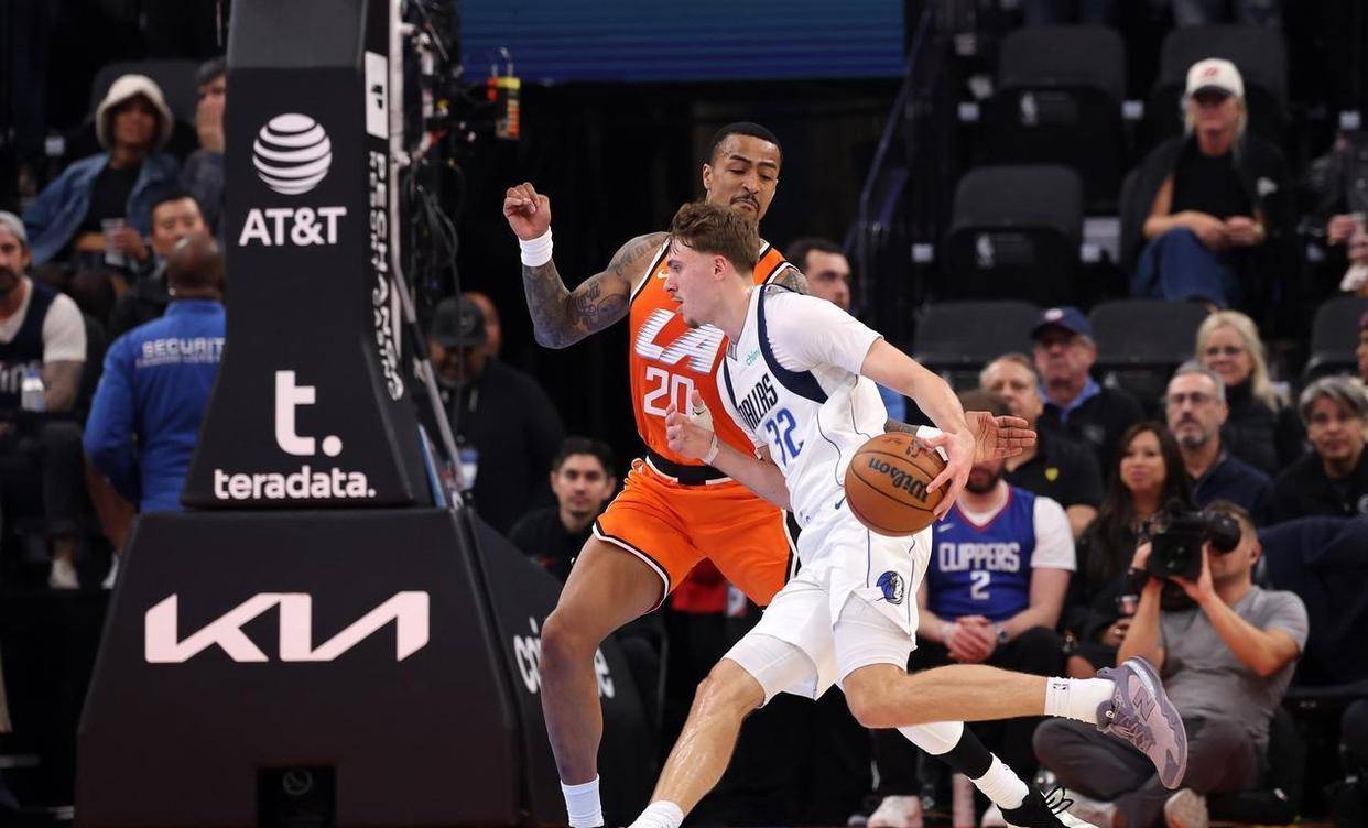 CBA季后赛赛后走向成谜，达拉斯独行侠远射贴柱，质疑声仍在，年轻球员得到机会的简单介绍