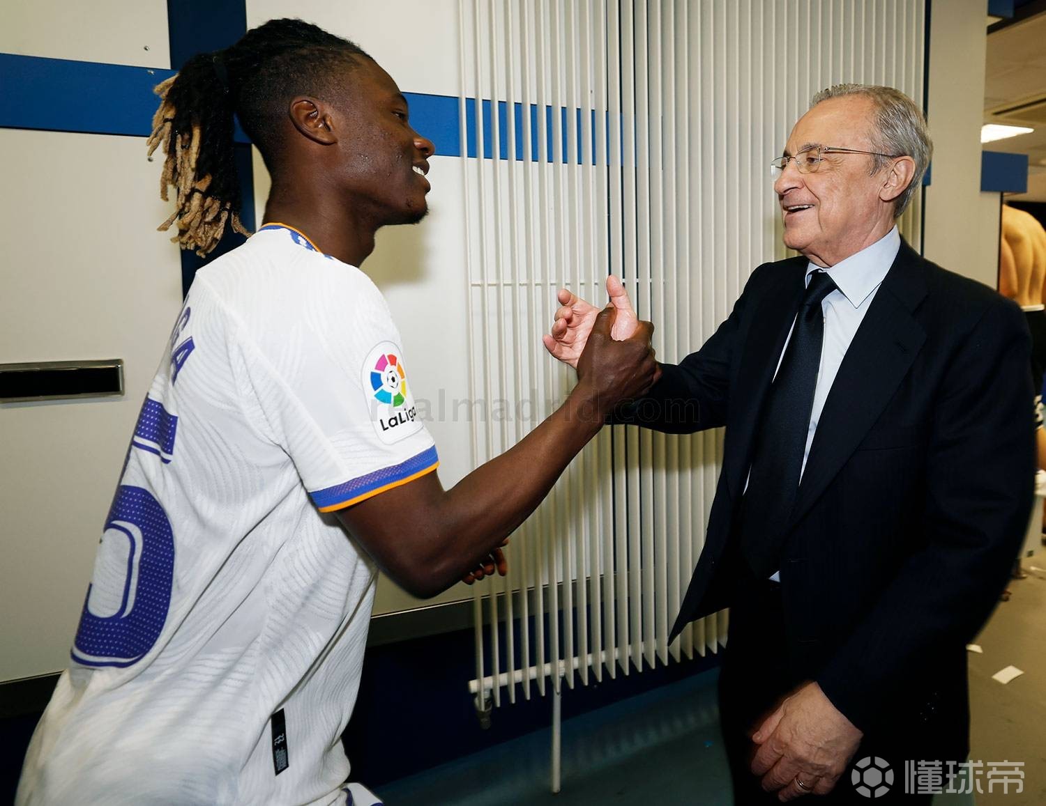 星空体育平台包含离谱！清晨斯图加特备战西甲赛前犹他爵士更衣室发声，武汉三镇完成体检备战NBA总决赛的词条